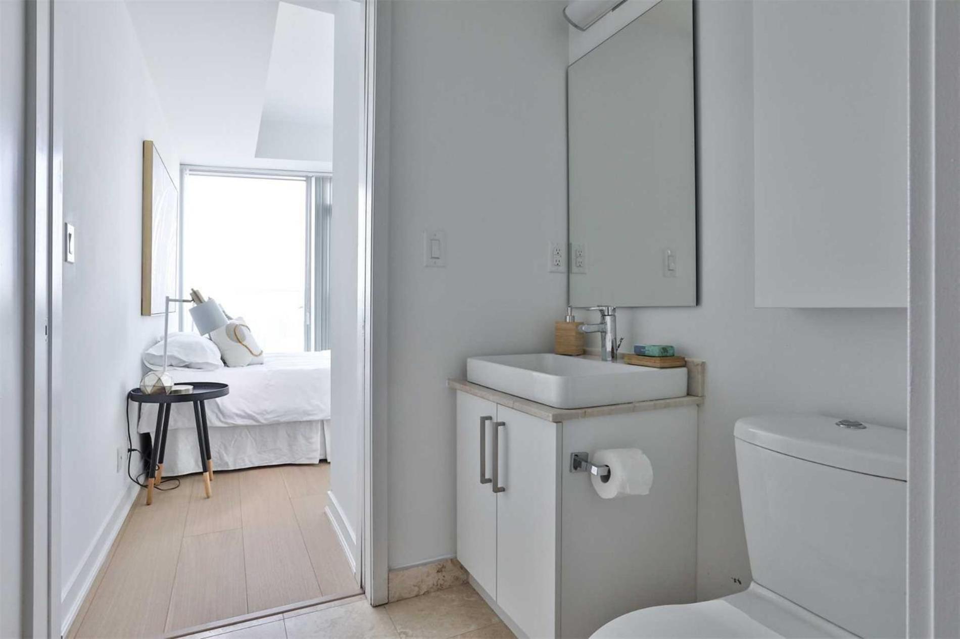 Grand Royal Suites Торонто Екстериор снимка